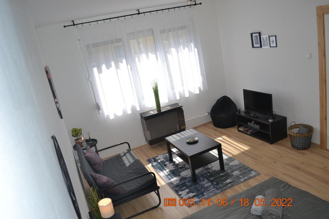 Sziget Apartman Eger Esterno foto