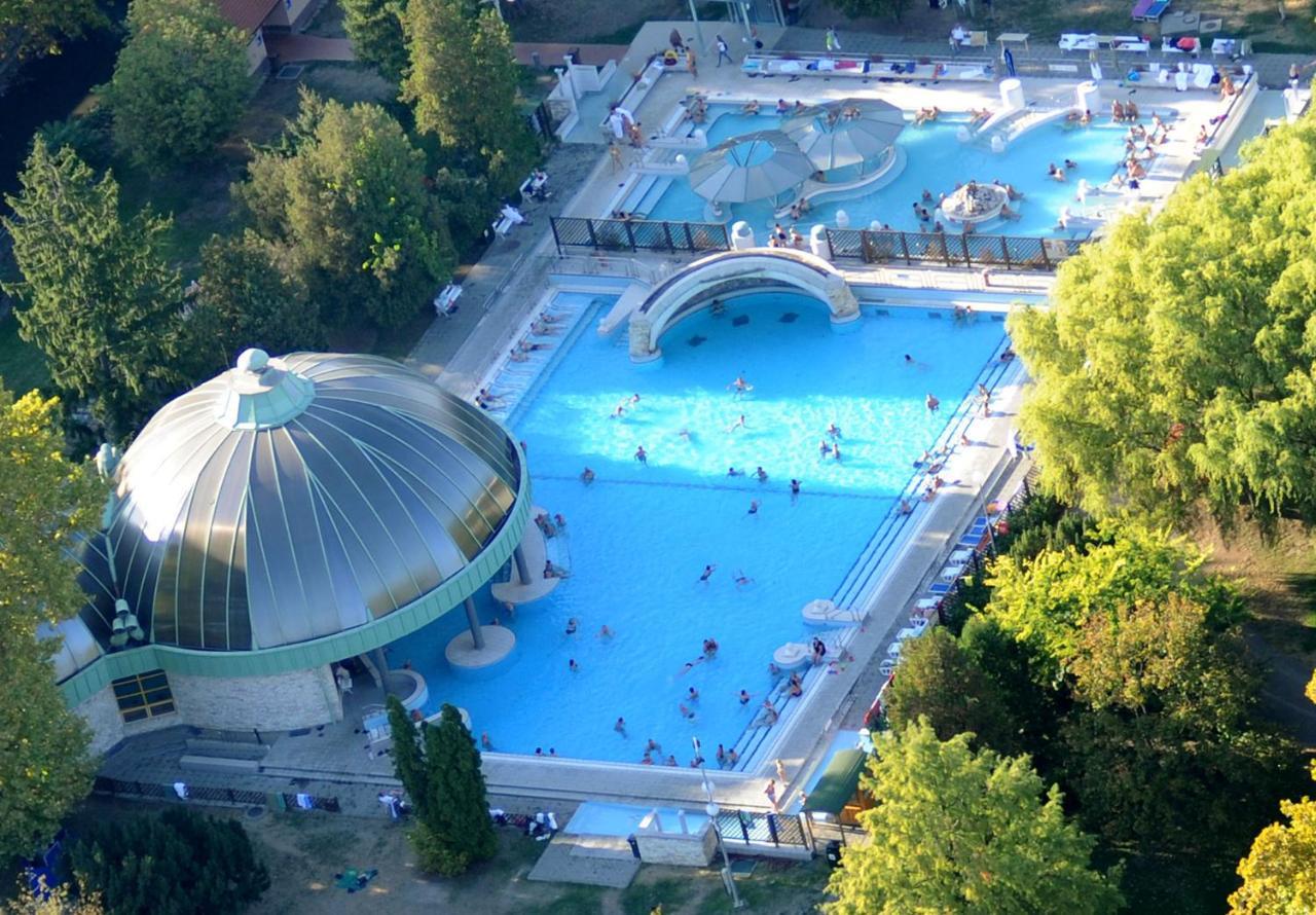 Sziget Apartman Eger Esterno foto