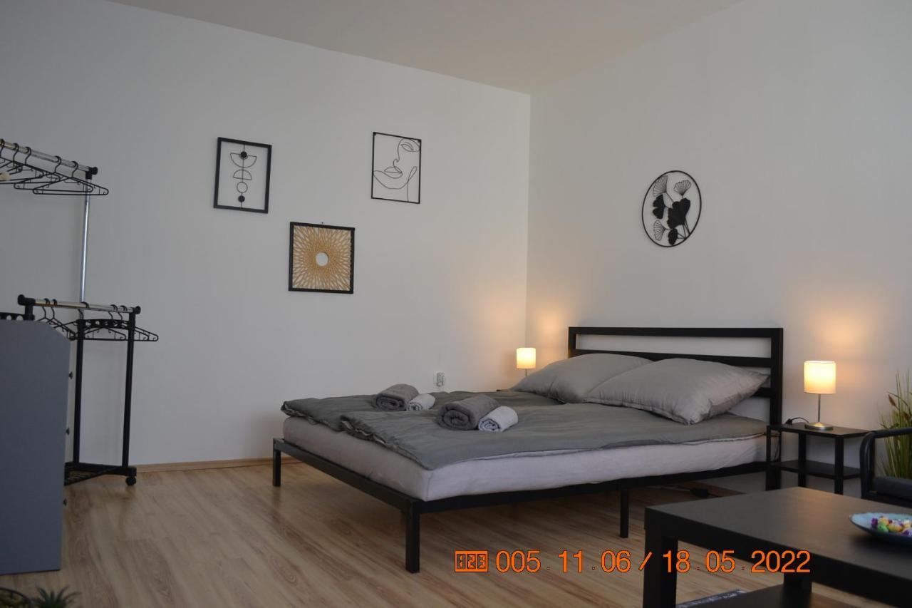 Sziget Apartman Eger Esterno foto
