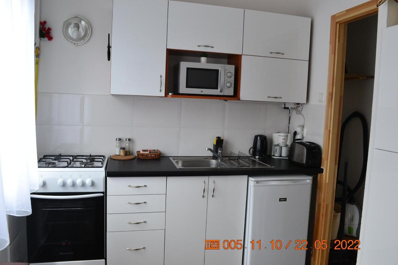 Sziget Apartman Eger Esterno foto